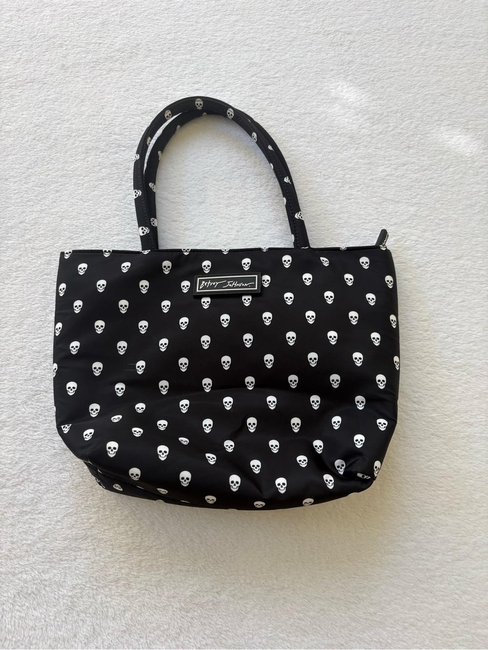 Betsey Johnson Black Skull Print Tote Bag cooler